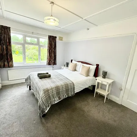 Bright Near Southmead * Bristol