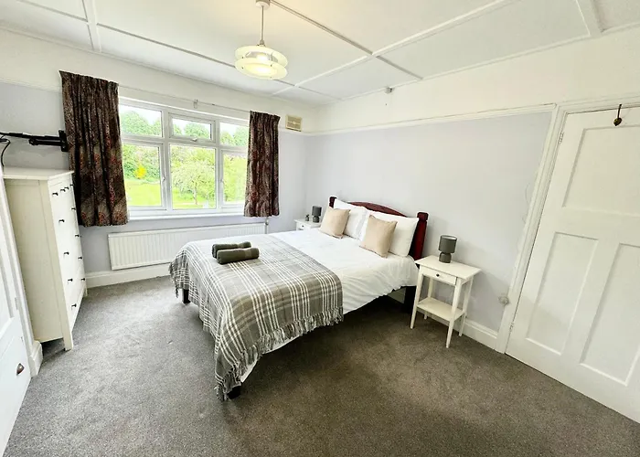 Bright Near Southmead * Bristol